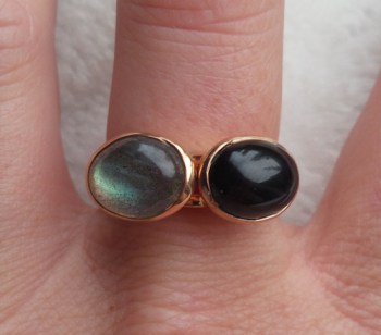 Vergulde ringen gezet met Labradoriet en Onyx 19 mm