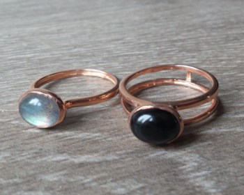 Vergulde ringen gezet met Labradoriet en Onyx 19 mm