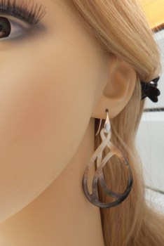 Zilveren oorbellen met uit parelmoer gesneden ovaal