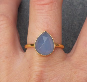 Vergulde ring met druppelvorm facet blauw Chalcedoon 18.5 mm