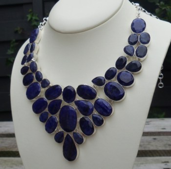 Zilveren ketting gezet met blauwe Saffieren