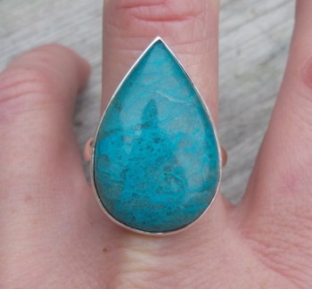 Zilveren ring gezet met druppelvorm Chrysocolla maat 19.7 mm