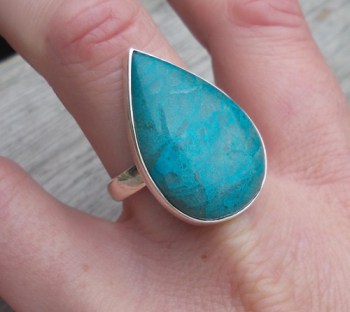 Zilveren ring gezet met druppelvorm Chrysocolla maat 19.7 mm