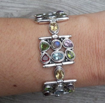 Zilveren armband gezet met facet geslepen multi edelstenen