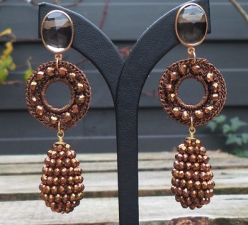 Vergulde oorbellen goud bruine kristallen en ovale Smokey Topaas