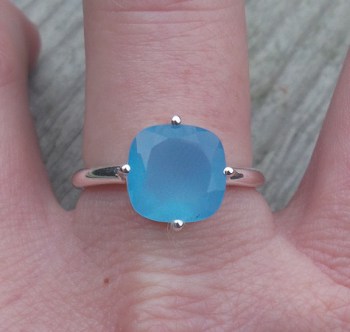 Zilveren ring gezet met vierkante blauwe Chalcedoon 18 mm