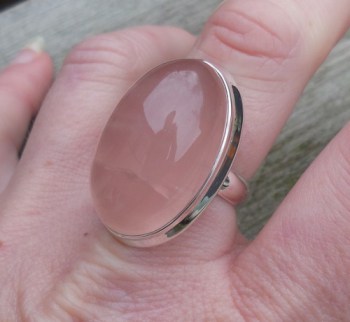 Zilveren ring gezet met grote ovale Rozenkwarts 18.5 mm