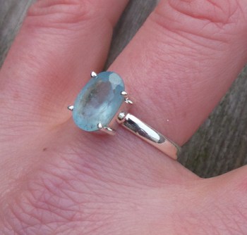 Zilveren ring met ovale facet Aquamarijn 19 mm