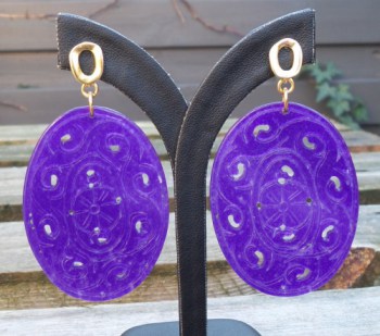 Vergulde oorbellen met grote ovale uitgesneden paarse Jade