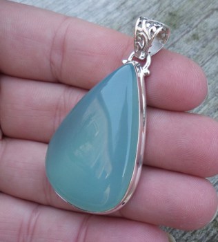 Zilveren hanger gezet met druppelvorm aqua Chalcedoon