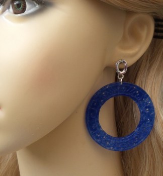 Zilveren oorbellen met grote ronde uitgesneden blauwe Jade