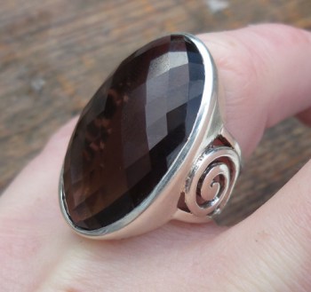 Zilveren ring gezet met grote ovale facet Smokey Topaas 17 mm