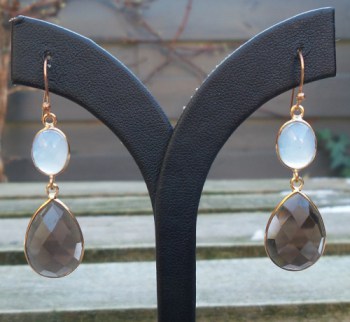 Vergulde oorbellen met Smokey Topaas en lavendel Chalcedoon