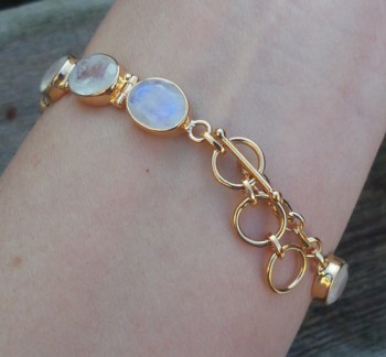 Vergulde zilveren armband met facet geslepen regenboog Maansteen