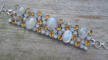 Zilveren armband gezet met Citrien en cabochon Maanstenen