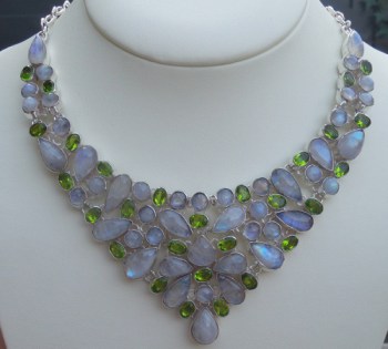 Zilveren ketting met Peridot en cabochon Maanstenen