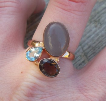 Vergulde ring met Chalcedoon, Smokey en blauw Topaas 19 mm