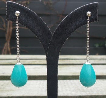 Zilveren lange oorbellen met blauw / groene Jade briolet