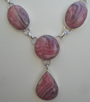 Zilveren ketting gezet met Rhodochrosiet