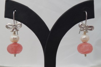 Zilveren oorbellen met Cherry quartz en Parel