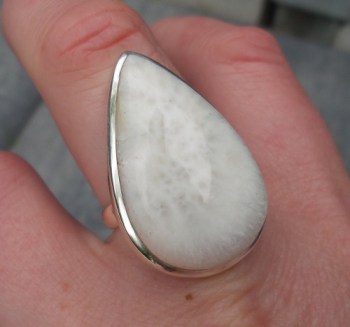 Zilveren ring gezet met druppelvormige Scoleciet 18 mm