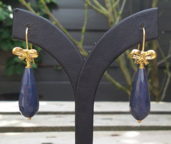 Vergulde oorbellen met blauwe Jade briolet