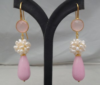 Vergulde oorbellen met roze Jade, parels en Chalcedoon