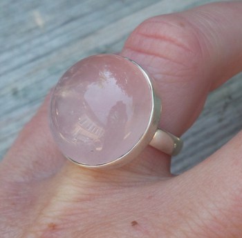 Zilveren ring gezet met ronde cabochon Rozenkwarts 17 mm