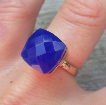 Rosé vergulde ring gezet met blauw Chalcedoon