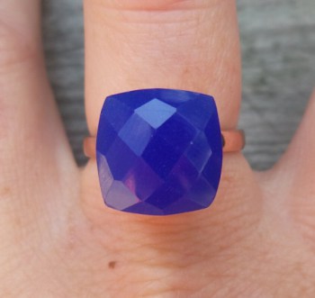 Rosé vergulde ring gezet met blauw Chalcedoon