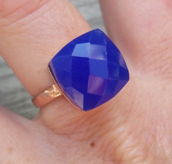 Rosé vergulde ring gezet met blauw Chalcedoon