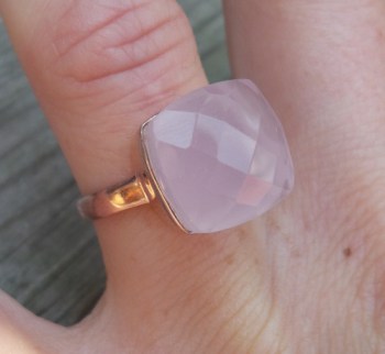 Rosé vergulde ring gezet met roze Chalcedoon