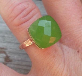 Rosé vergulde ring gezet met appeltjes groene Chalcedoon