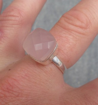 Zilveren ring gezet met roze Chalcedoon