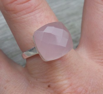 Zilveren ring gezet met roze Chalcedoon