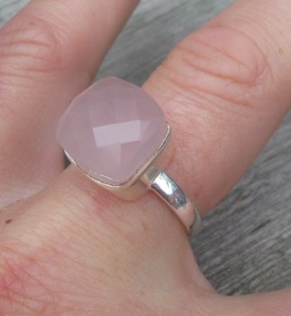 Zilveren ring gezet met roze Chalcedoon