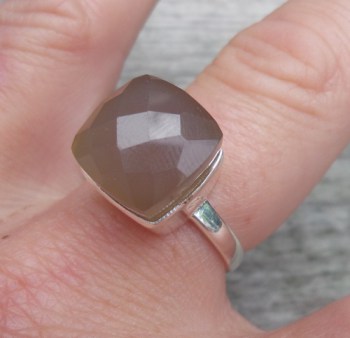 Zilveren ring gezet met grijze Chalcedoon