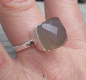 Zilveren ring gezet met grijze Chalcedoon