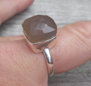 Zilveren ring gezet met grijze Chalcedoon