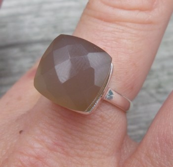 Zilveren ring gezet met grijze Chalcedoon