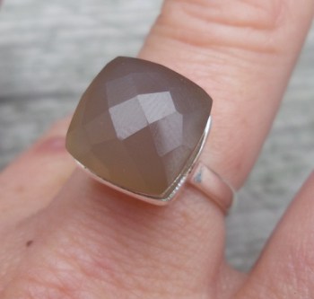 Zilveren ring gezet met grijze Chalcedoon