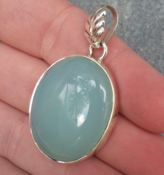 Zilveren hanger gezet met brede ovale cabochon aqua Chalcedoon