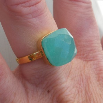 Vergulde ring gezet met vierkante aqua Chalcedooon