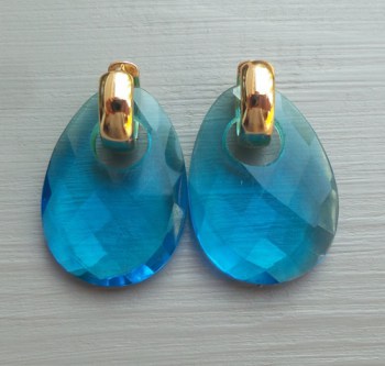 Goud vergulde creolen met ovale blauwe Topaas quartz