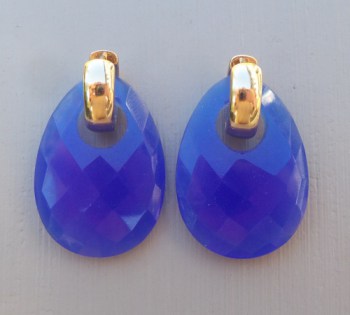 Goud vergulde creolen met ovale kobalt blauwe Chalcedoon