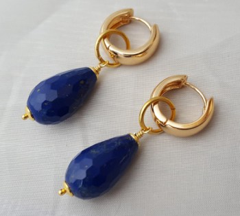 Goud vergulde creolen met Lapis Lazuli briolet
