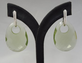 Zilveren oorbellen met ovale hanger van groene Amethist quartz