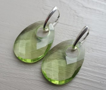 Zilveren oorbellen met ovale hanger van groene Amethist quartz