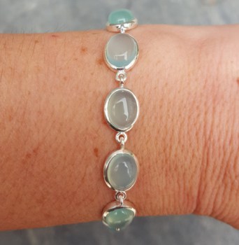 Zilveren armband met ovale cabochon aqua Chalcedoon schakels