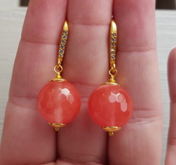 Vergulde oorbellen met Cherry quartz